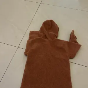 Pull avec capuche pour garçon 