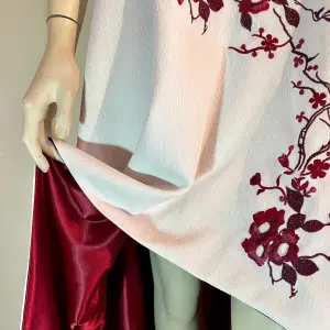 Vestido com Bordado Floral