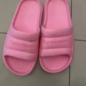 Claquettes pour femme 