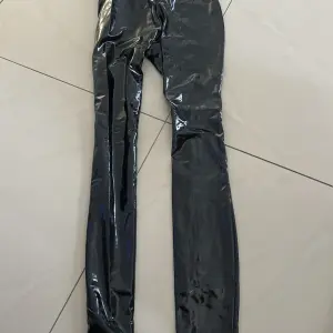 Pantalon en semi-cuir pour femme 