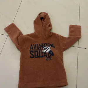 Pull avec capuche pour garçon 