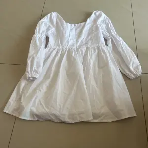 Robe court pour femme 
